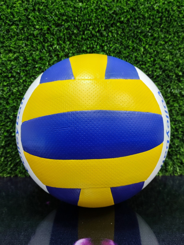 توپ والیبال مولتن رویه سوزنی نرم کد 1630